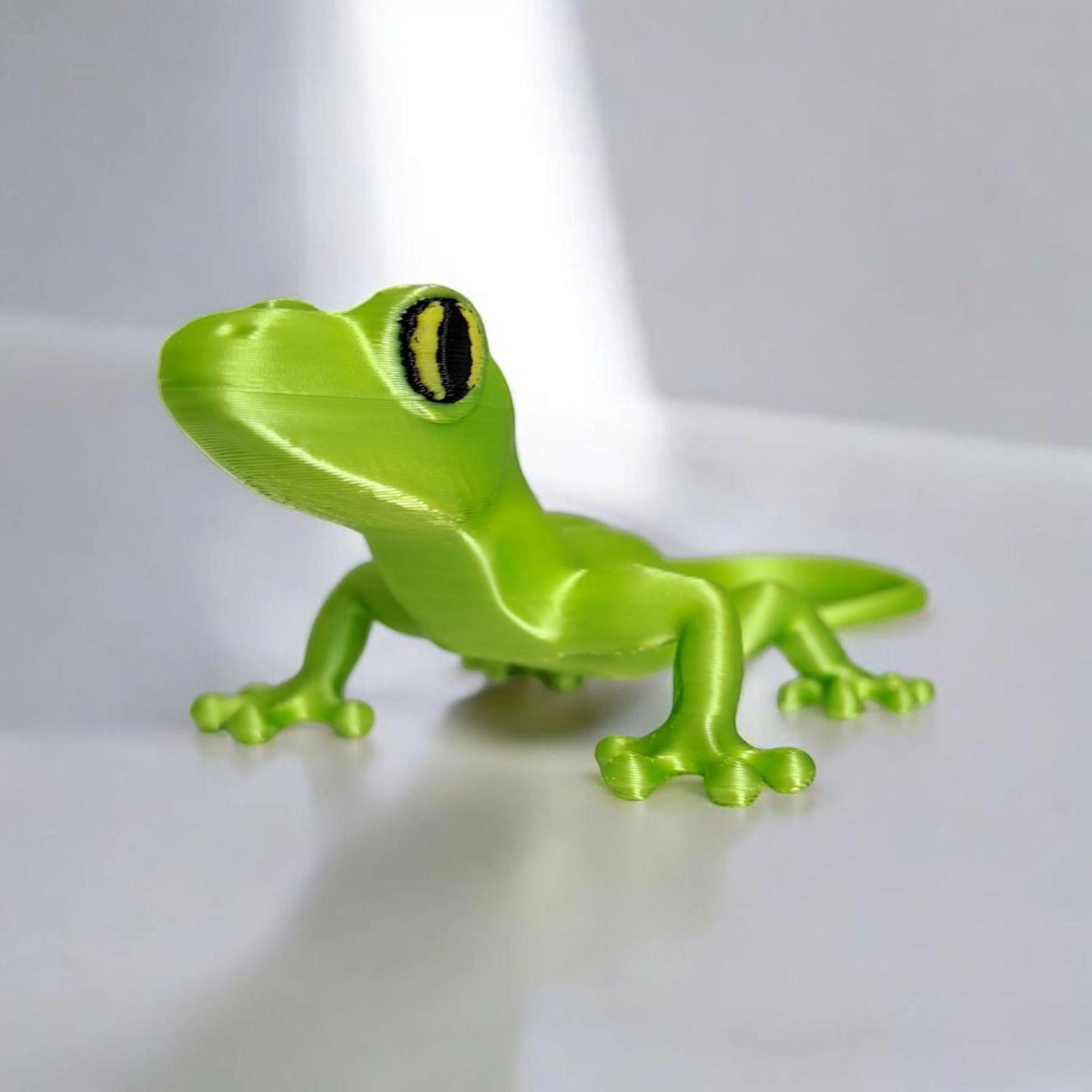 3D Printed Vibrant Gecko Sculpture – Animal Home Décor UK