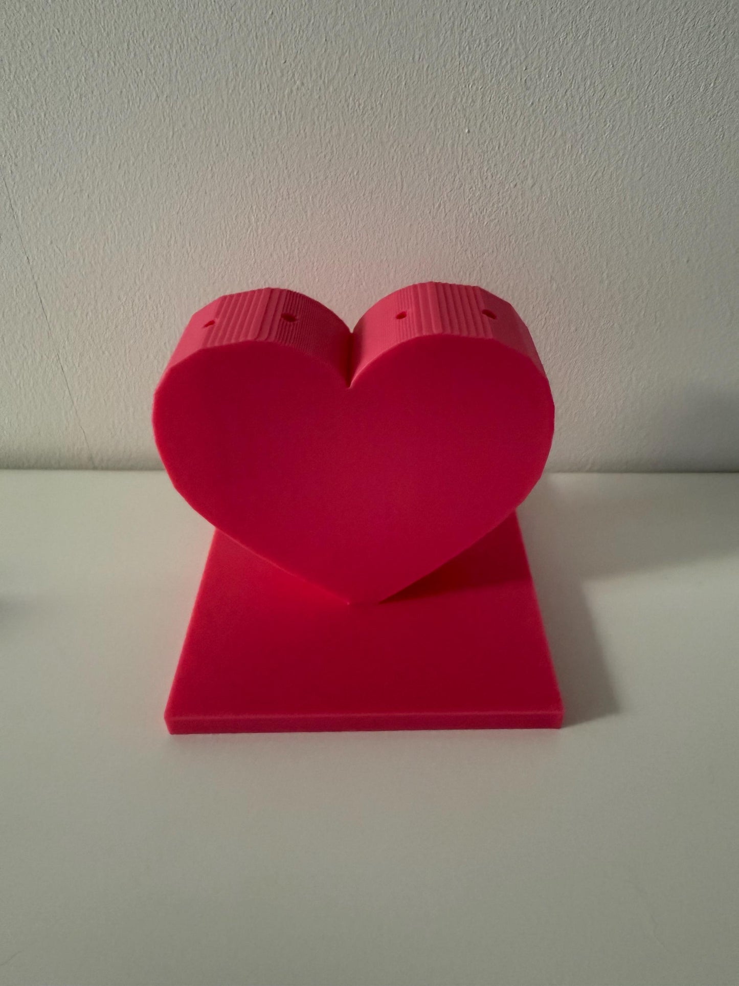 3D Printed Heart Shaped Darts Holder – Valentine Gift for Darts Players
