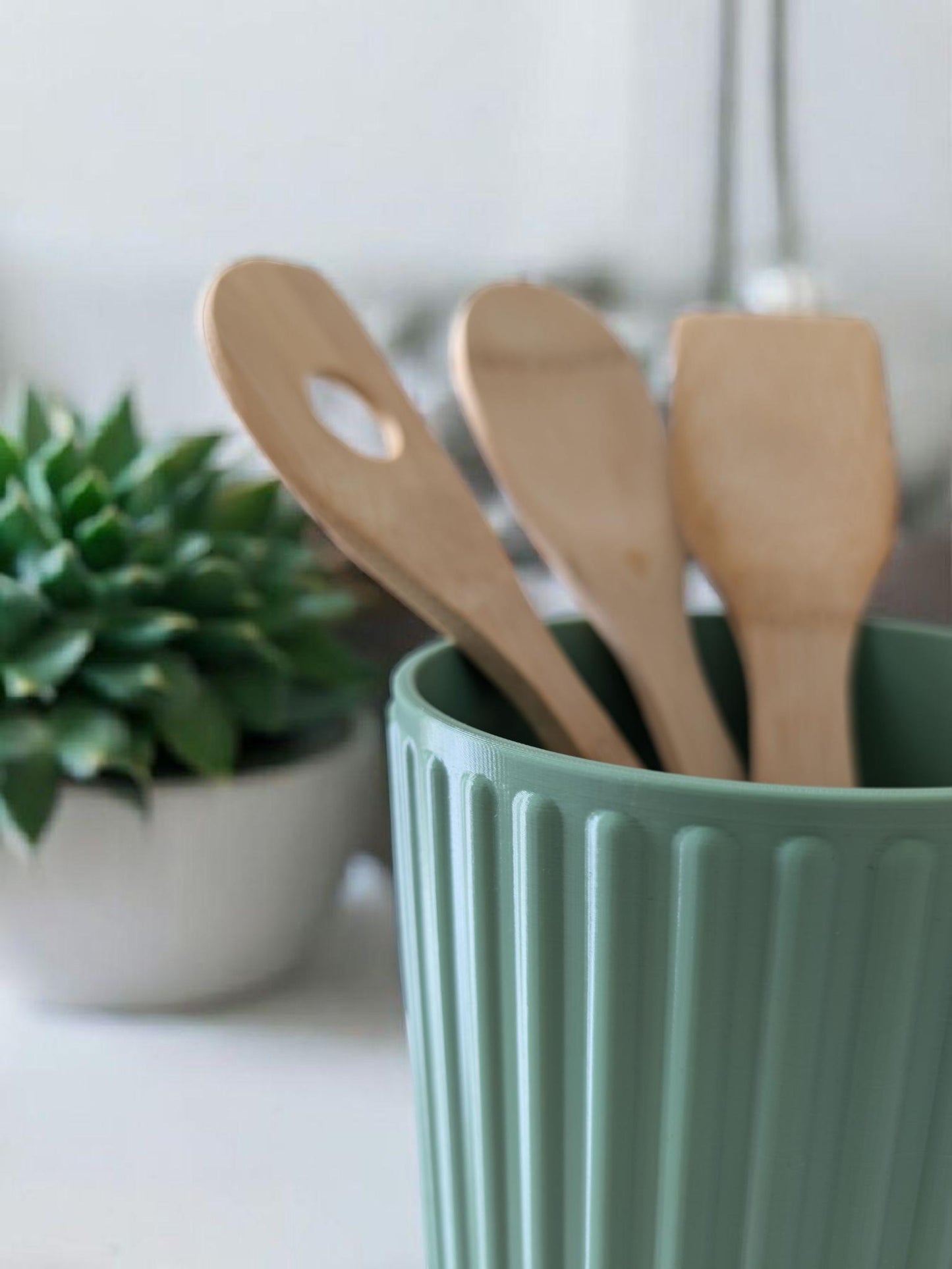 Ribbed Utensil Holder