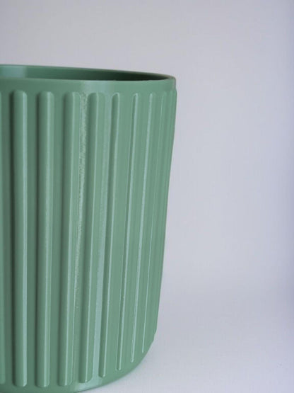 Ribbed Utensil Holder