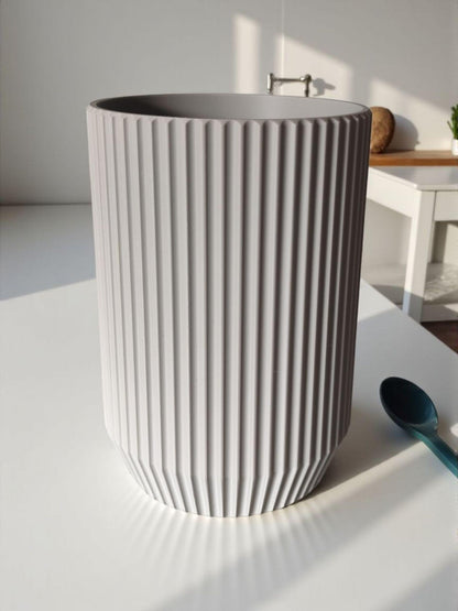 Ribbed Kitchen Utensil Holder