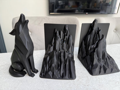 3D Printed Majestic Wolf Sculpture