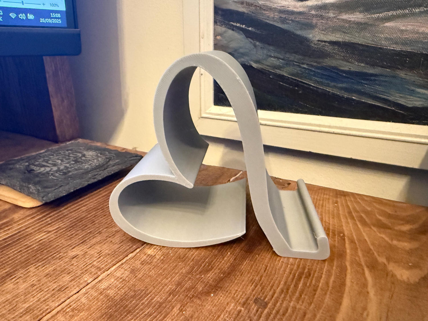 3D Printed Heart Phone Stand – Desk Phone Holder UK