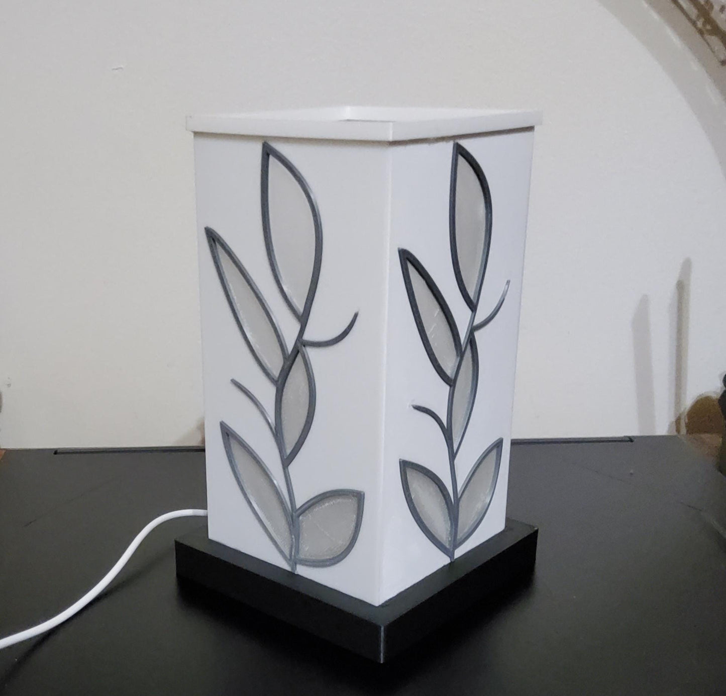 3D Printed Leaf Pattern Mood Table Lamp